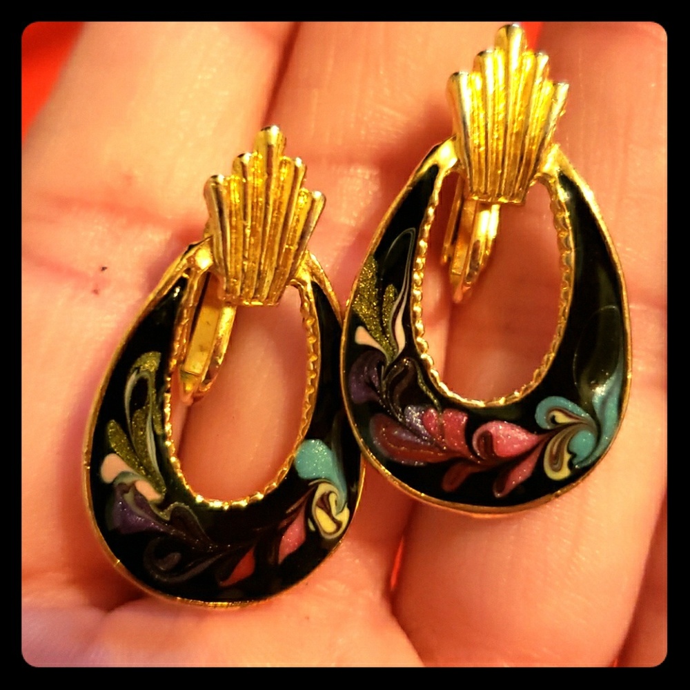 Vintage gold tone/black enamel brooch earring set